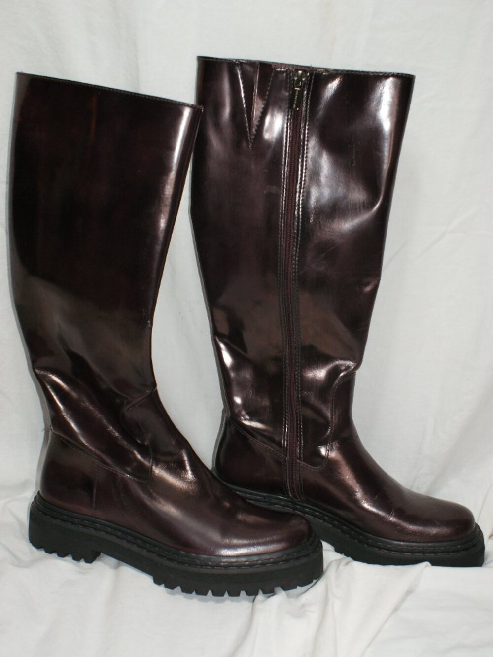 Vince Camuto Wine Leather Lug Sole Tall Boot - 8 - BRAND NEW - Picture 4 of 11